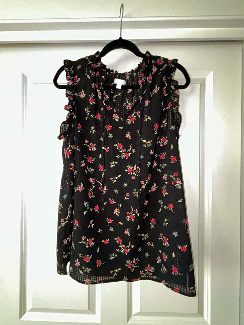 Womens a.n.a Black Floral Sleeveless Sheer Ruffle Trim Blouse Top Size L